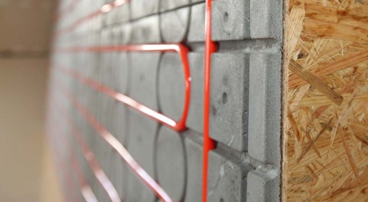 Foto einer eingebauten Wandheizung von Actifloor